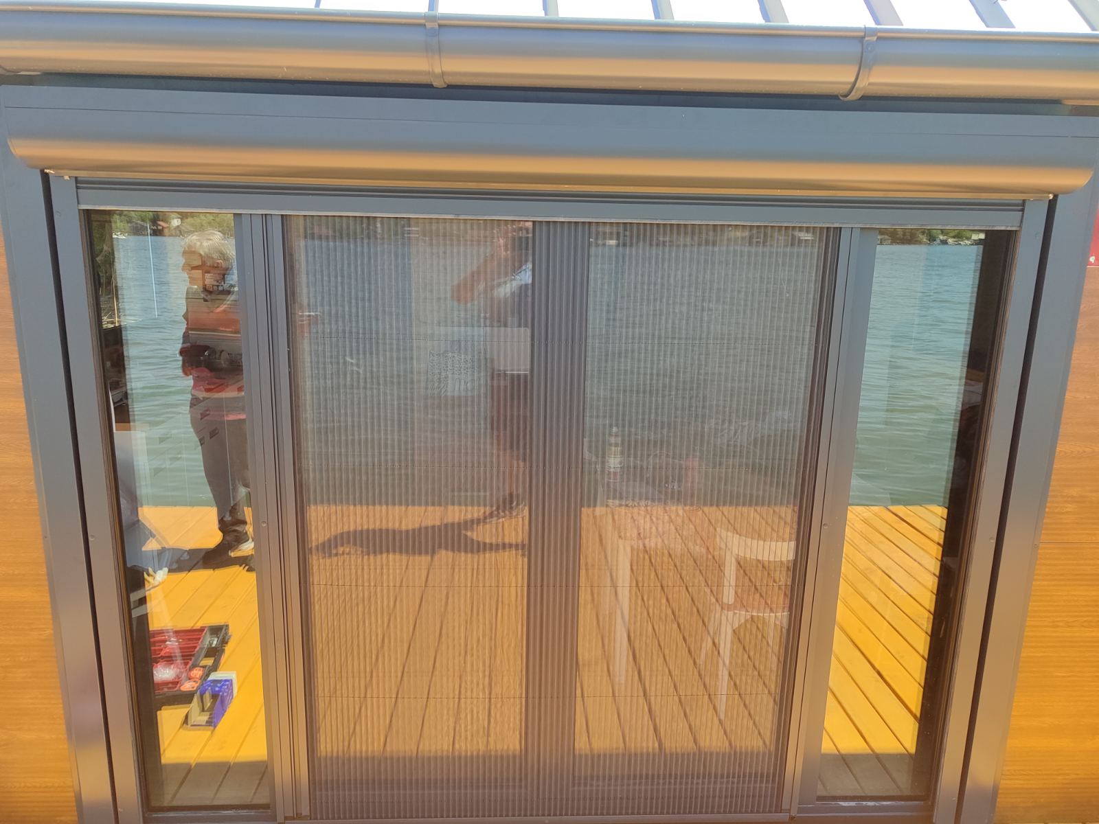 aluminijumska balkon vrata sa spoljnom roletnom i plisse komarnikom