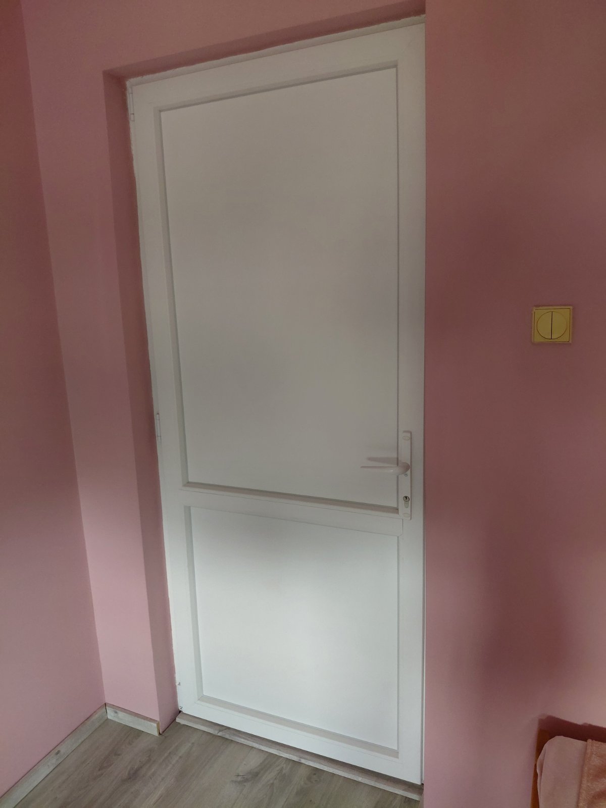 porodična kuća belegiš 3 sobna vrata