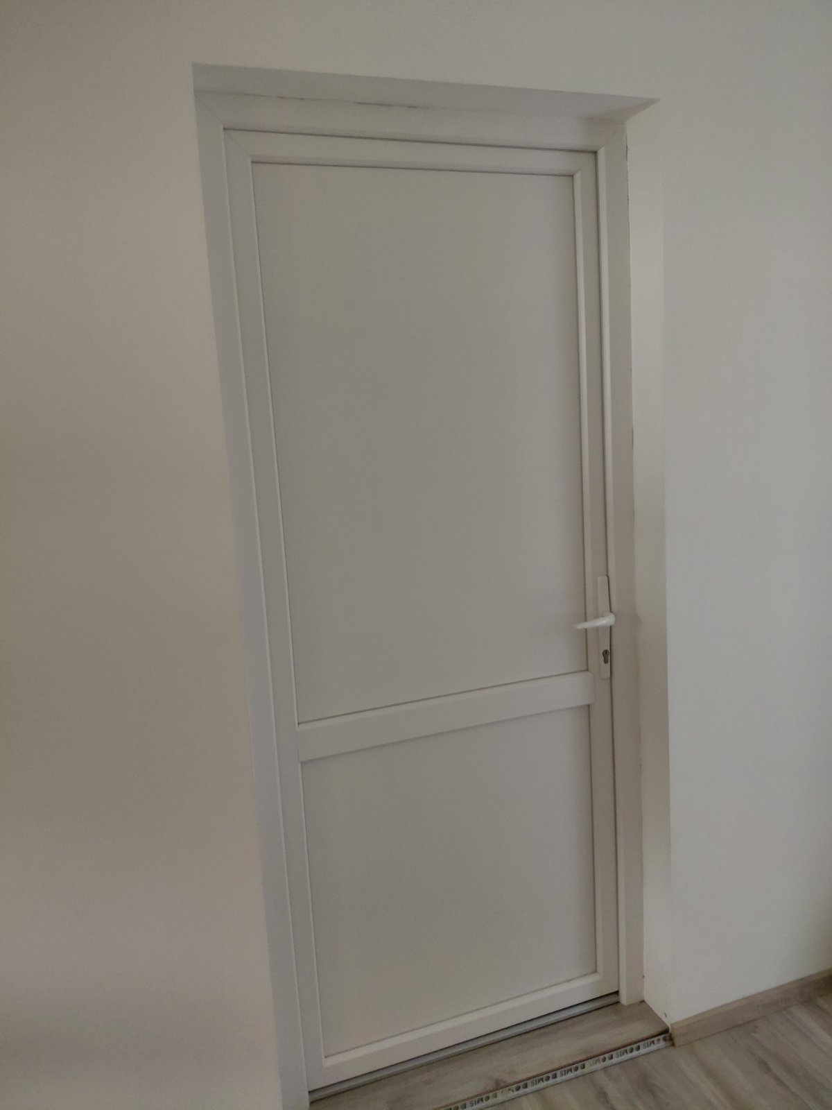 porodična kuća belegiš 6 sobna vrata